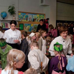 Juhlassa on myös vipinää